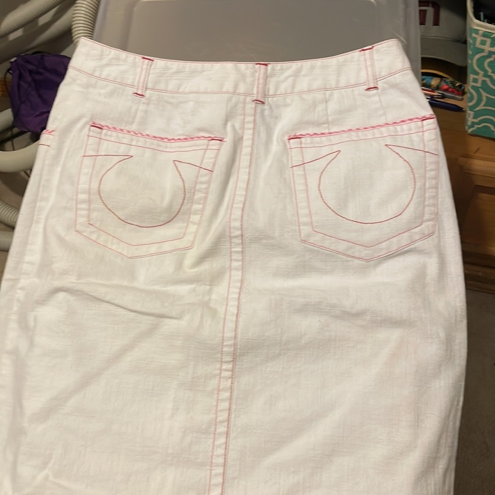 White slightly stretch skirt. - Picture 2 of 3